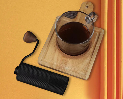 木製の穀物のライト級選手の屋外のコーヒー豆挽器の台所供給