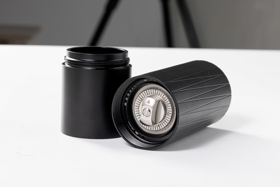 アルミニウム手の屋外のコーヒー豆挽器のハーブのスパイスのナットは粉砕をぎざぎざを付ける