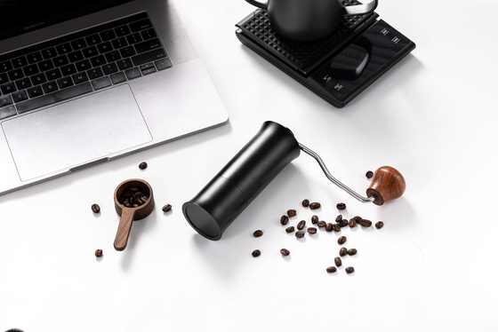 陶磁器のぎざぎざが付いている商業Expresso手動手のコーヒー豆挽器