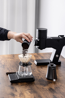 58mmの平らなぎざぎざの電気コーヒー豆の粉砕機50W BG58はコーヒー製造所に注ぐ