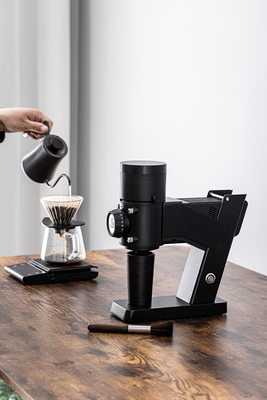 屋外の再充電可能なコーヒー豆の粉砕機BG58はコーヒー豆挽器に注ぐ